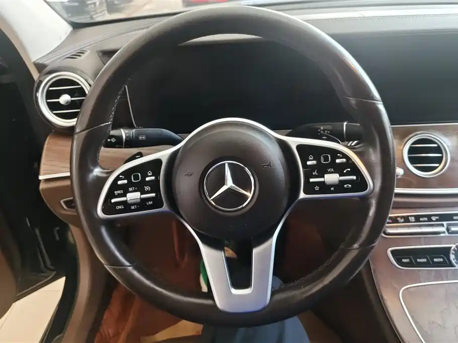 Mercedes-Benz E-Class 2020 — фото 15