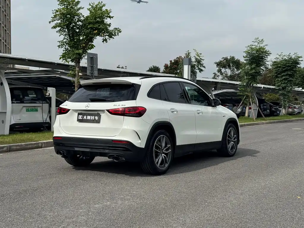 Mercedes-Benz GLA AMG 2021