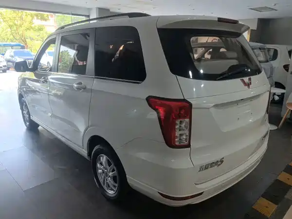Wuling Hongguang 2018