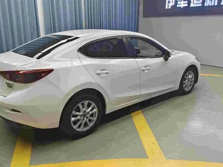 Mazda 3 Axela 2019 — фото 7