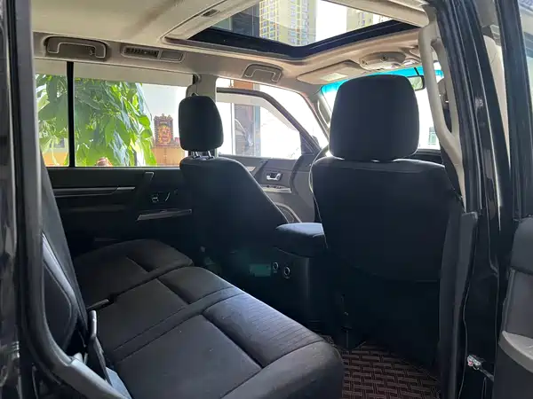 Mitsubishi Pajero 2015