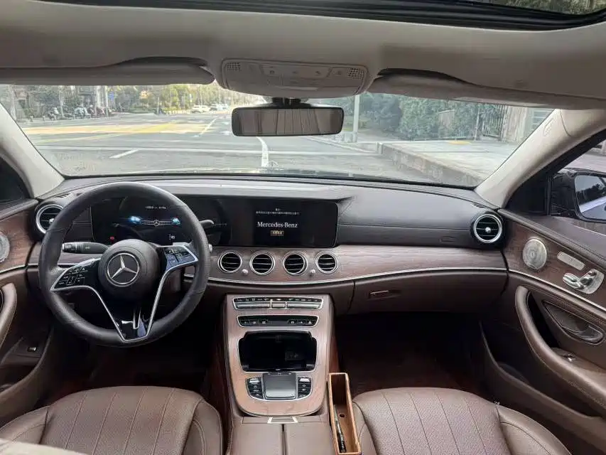 Mercedes-Benz E-Class 2023 — фото 6