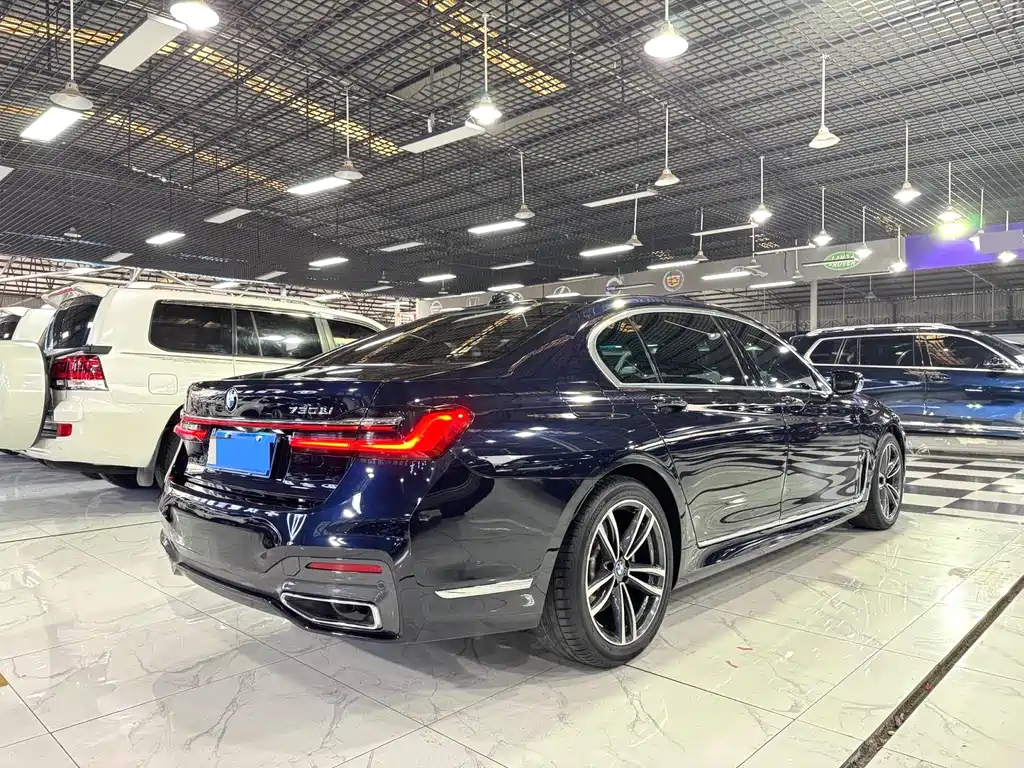 BMW 7 Series 2021 — фото 16