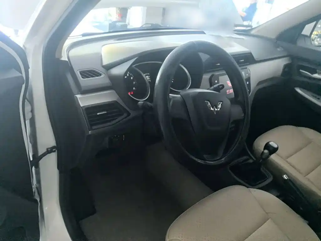 Wuling Hongguang 2018 — фото 10
