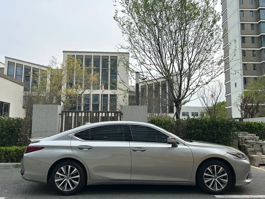 Lexus ES 2019 — фото 5