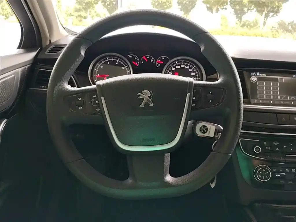 Peugeot 508 2015 — фото 11