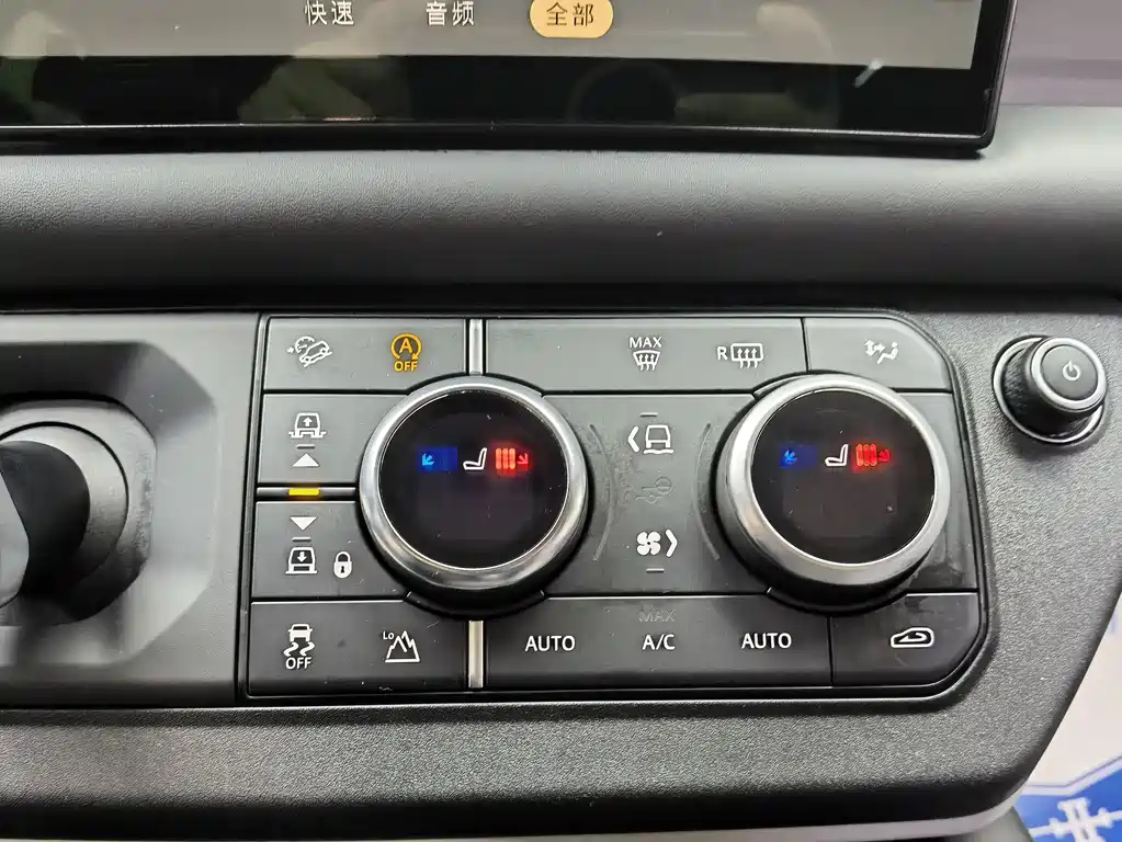Land Rover Defender 2023 — фото 12