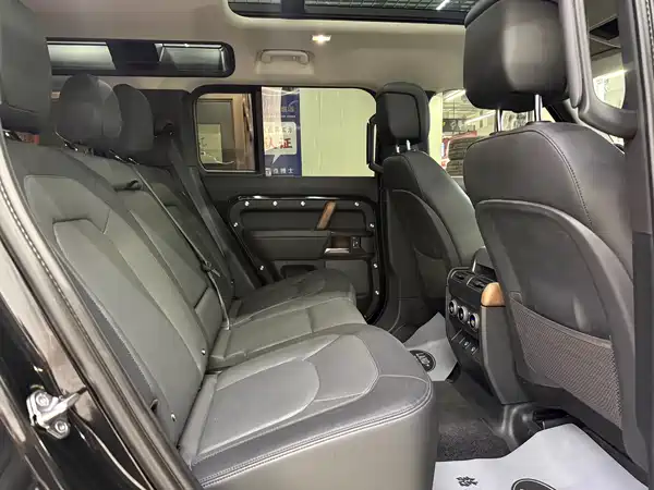 Land Rover Defender 2022