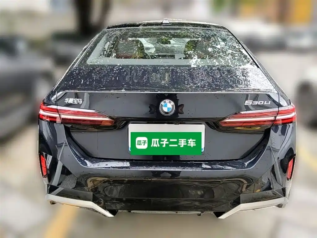 BMW 5 Series 2025 — фото 10