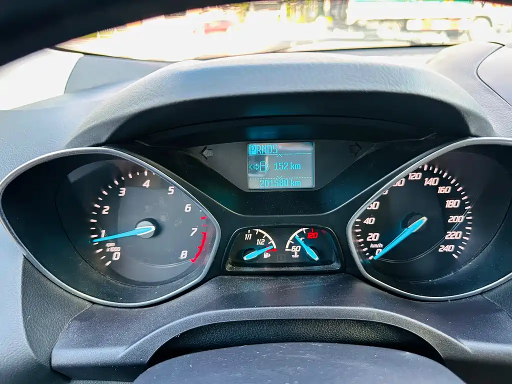 Ford Kuga 2016 — фото 16