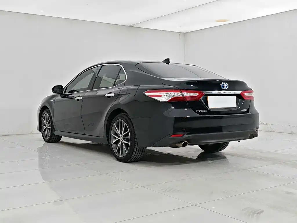 Toyota Camry 2022 — фото 6
