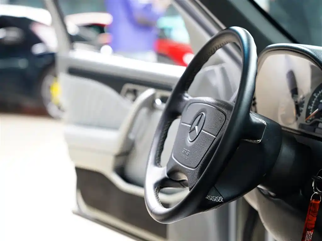 Mercedes-Benz C-Class AMG 2003 — фото 36