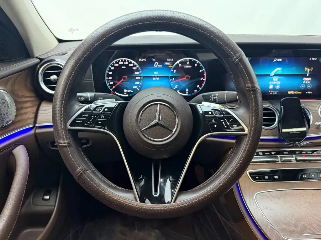 Mercedes-Benz E-Class 2023 — фото 5