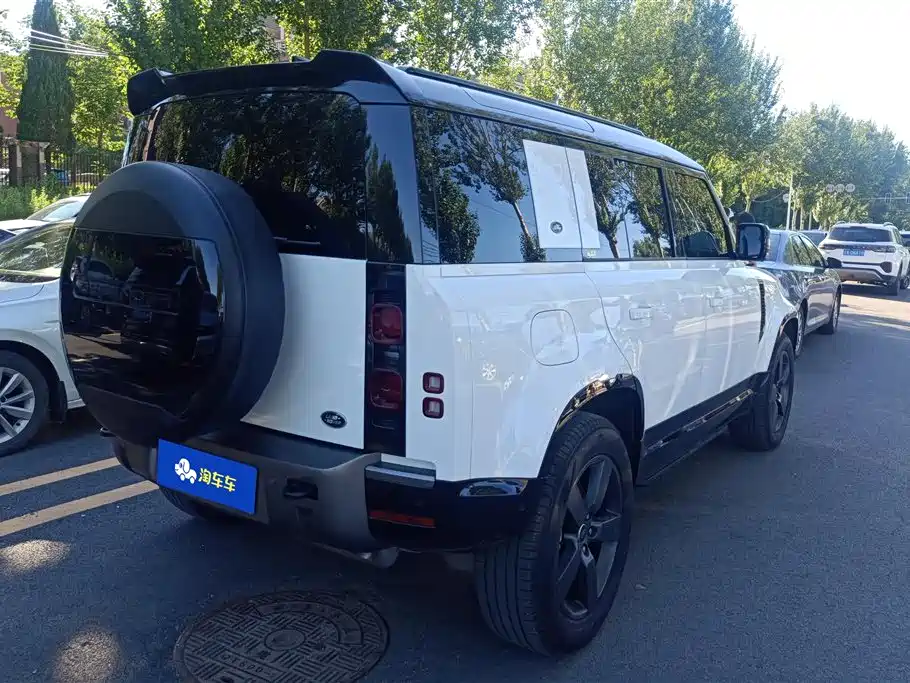 Land Rover Defender 2024