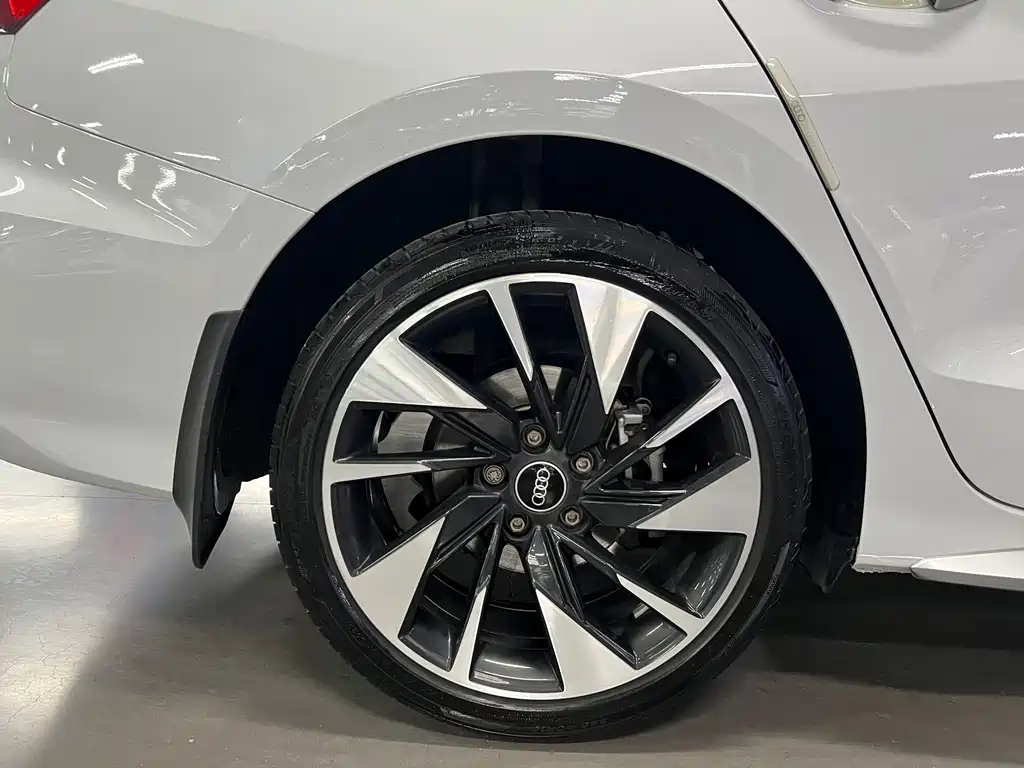 Audi A3 2023 — фото 12