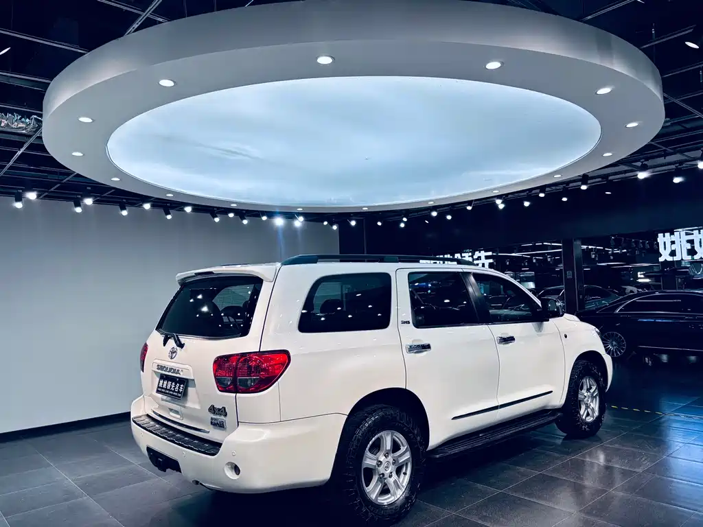 Toyota Sequoia 2016 — фото 3