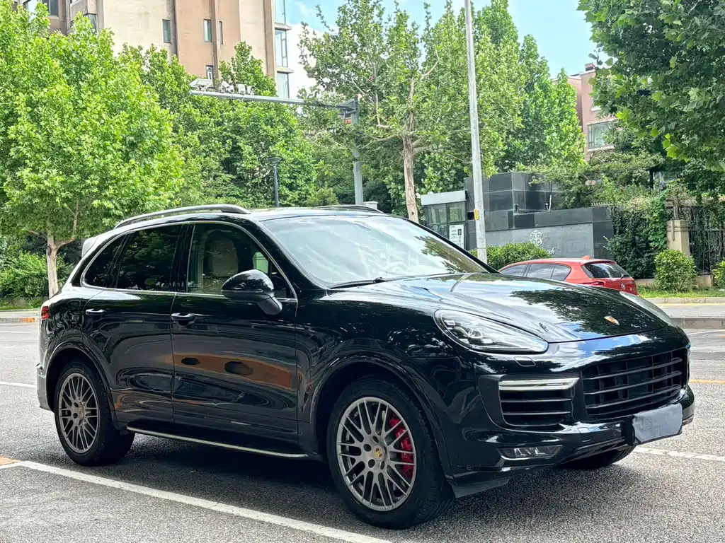 Porsche Cayenne 2016 — фото 1