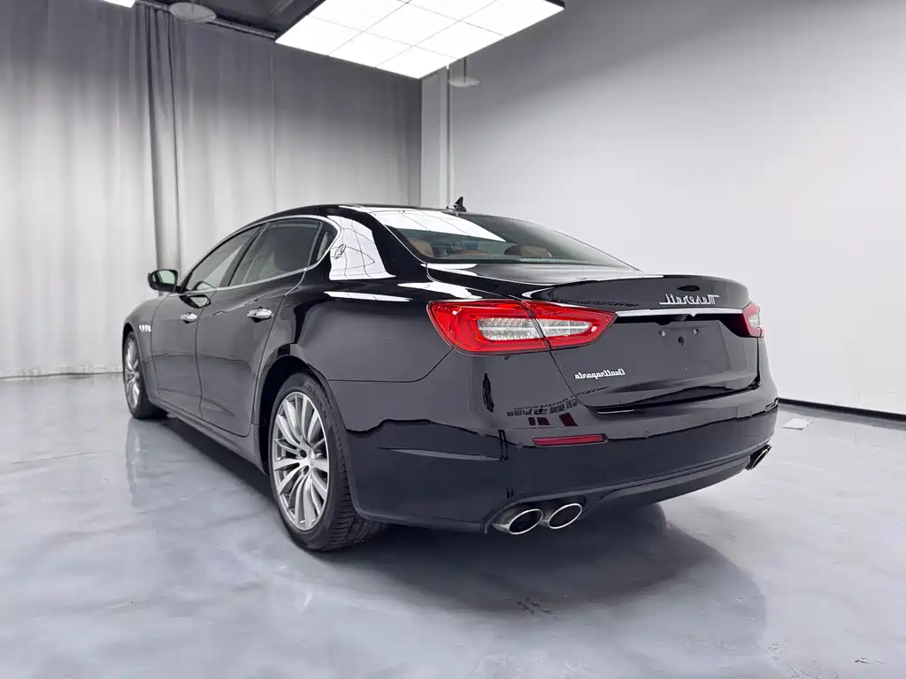 Maserati Quattroporte 2017 — фото 22
