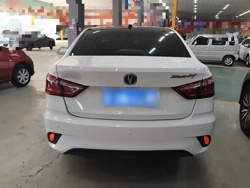 Changan Eado DT 2018 — фото 6