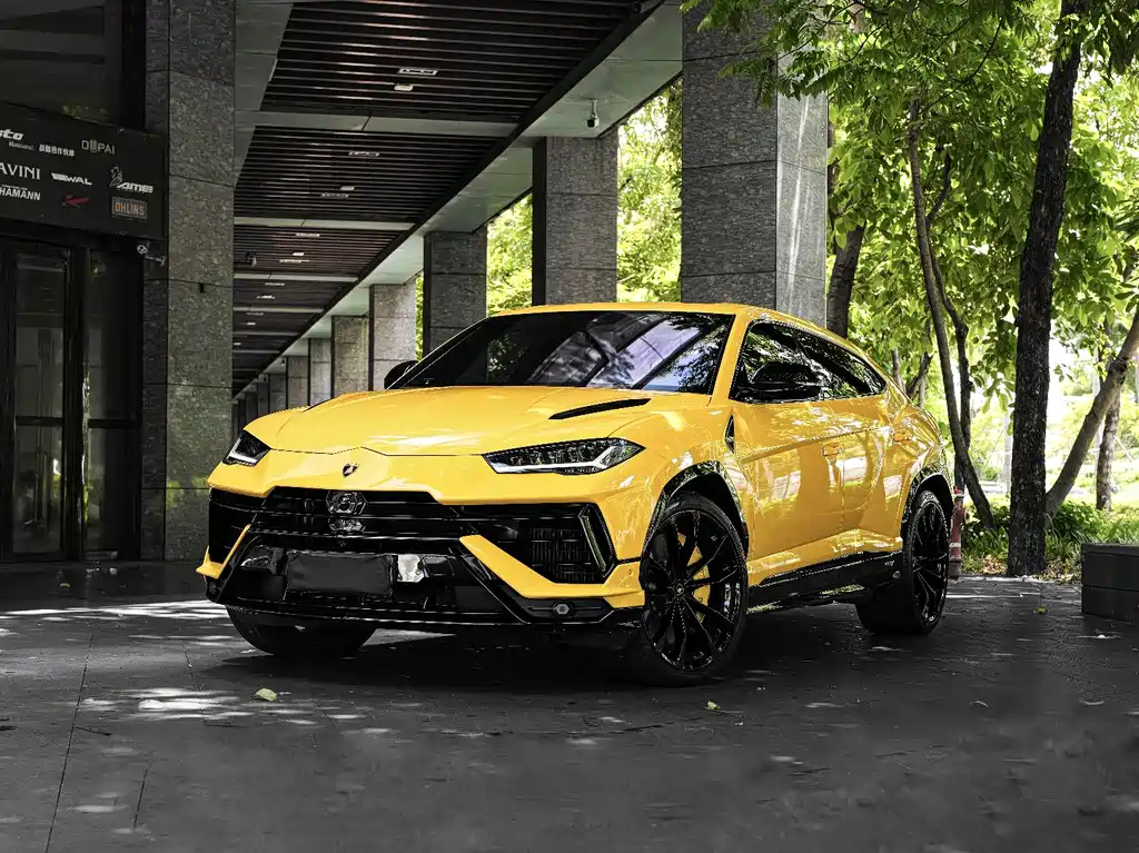 Lamborghini Urus 2023 — фото 1