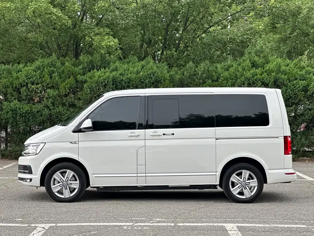 Volkswagen Multivan 2017 — фото 14