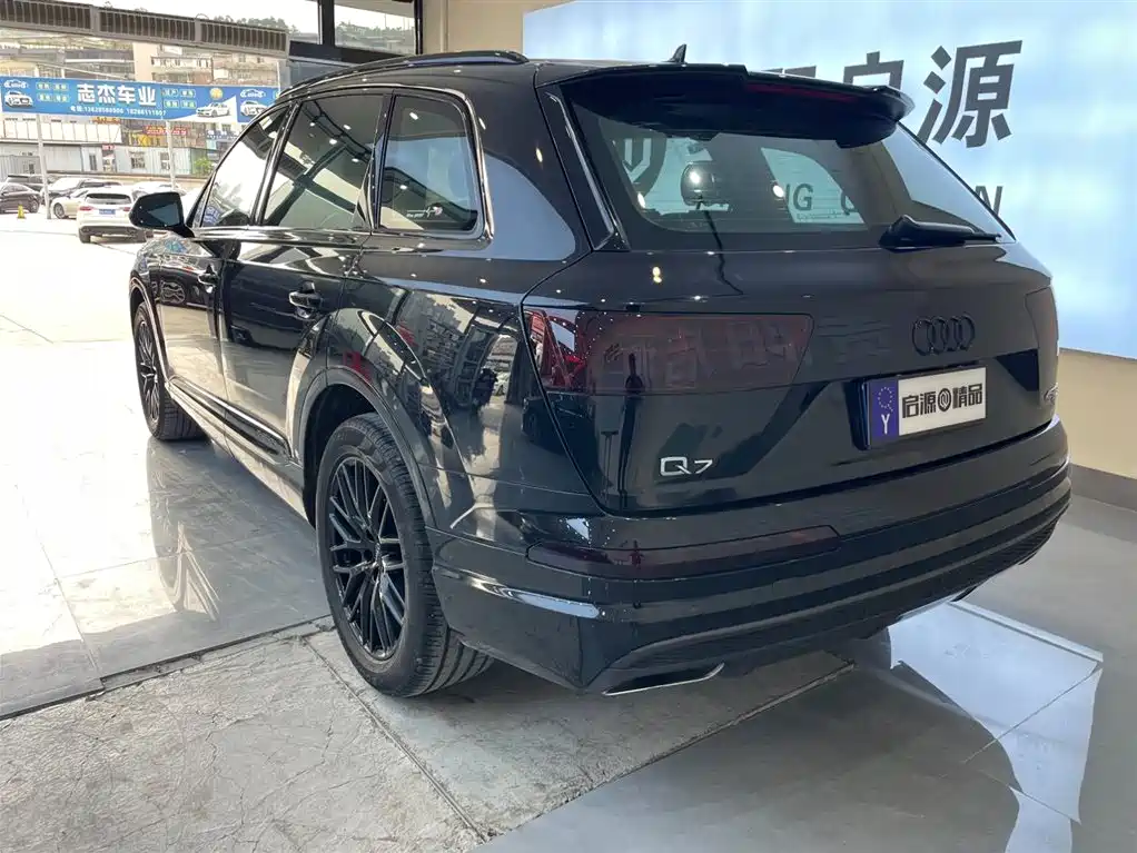 Audi Q7 2017 — фото 20