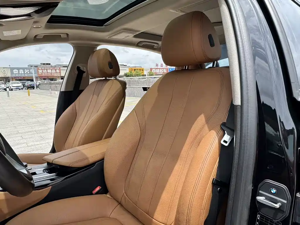 BMW 5 Series 2018 — фото 15