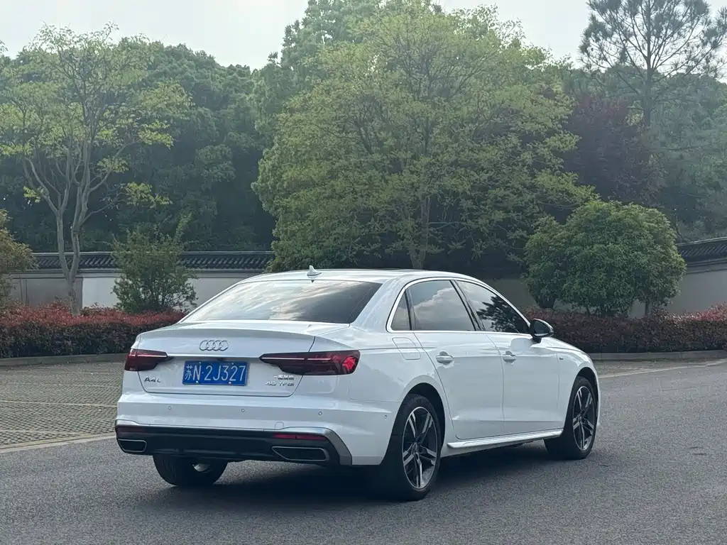 Audi A4L 2022 — фото 14