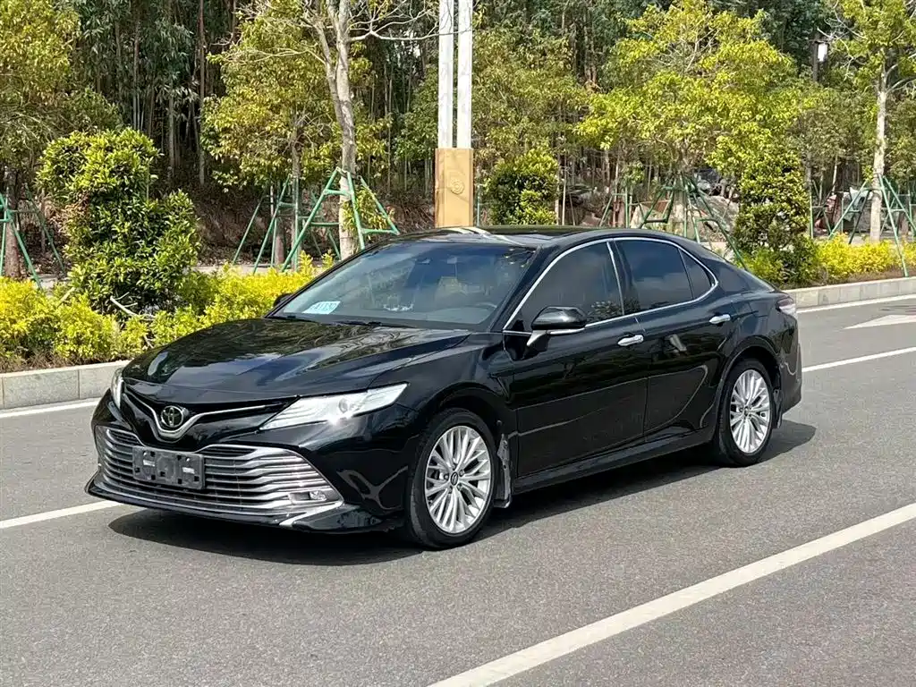 Toyota Camry 2020 — фото 1