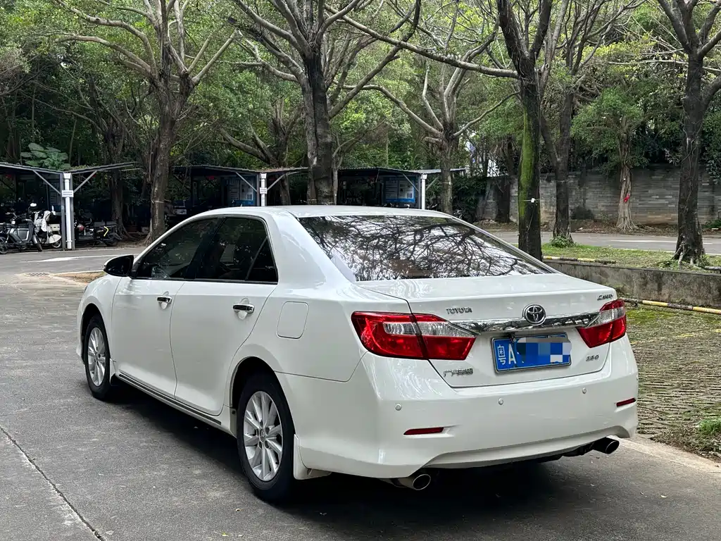 Toyota Camry 2014 — фото 4