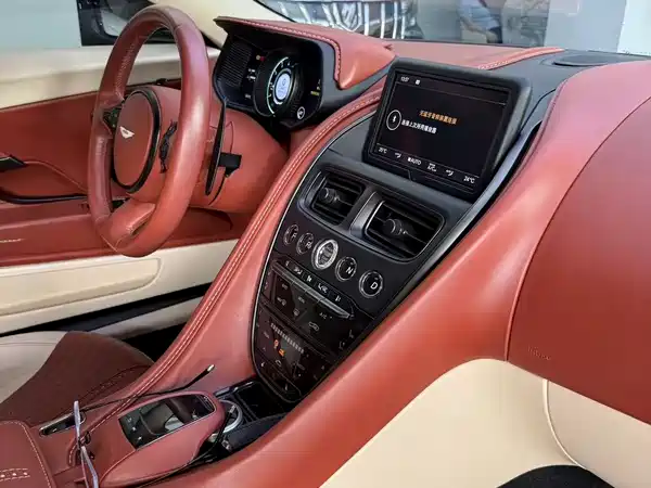 Aston Martin DB11 2019