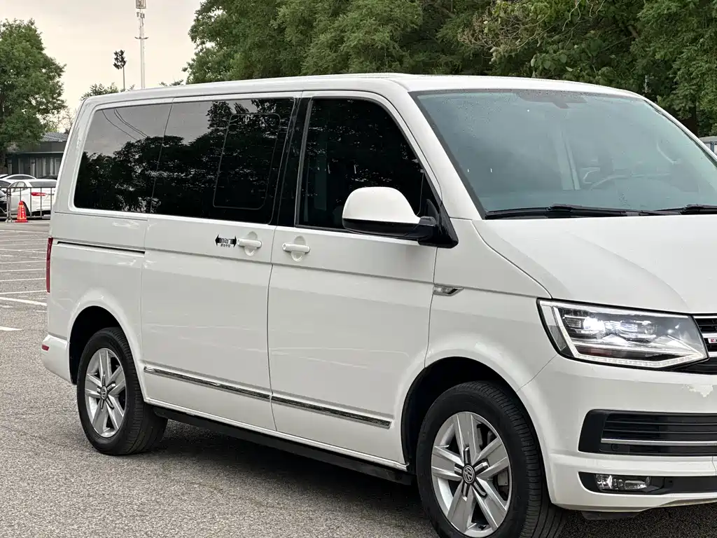 Volkswagen Multivan 2017 — фото 7