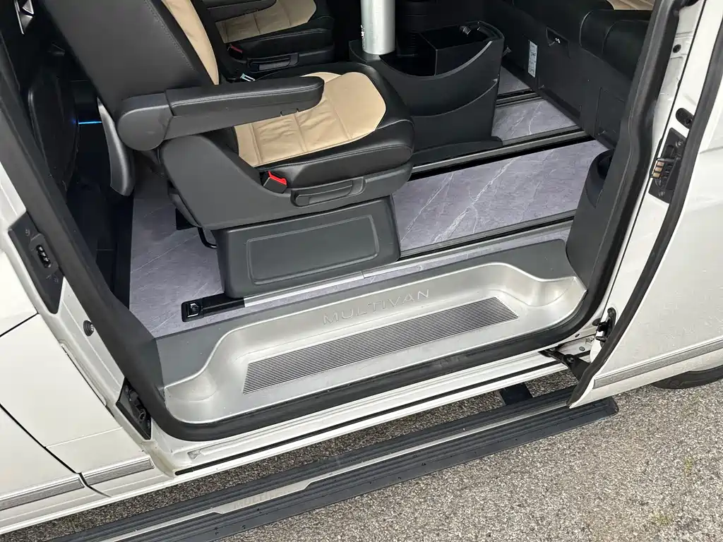Volkswagen Multivan 2017 — фото 53