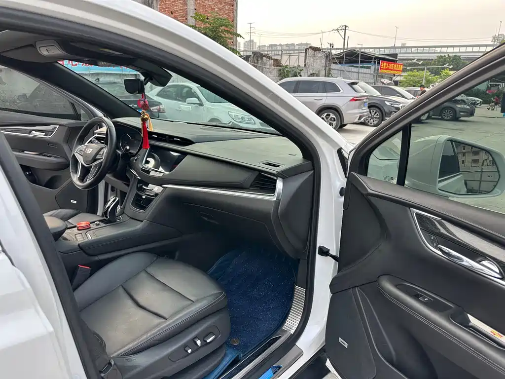 Cadillac XT5 2020 — фото 12