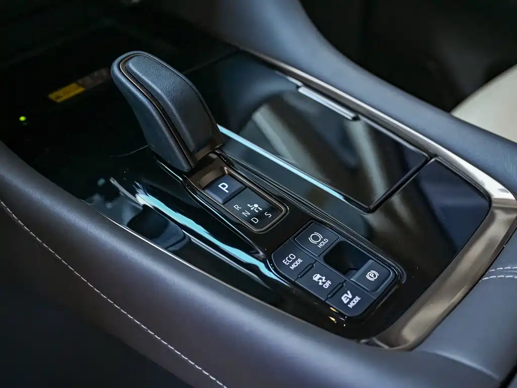 Toyota Vellfire 2023 — фото 15