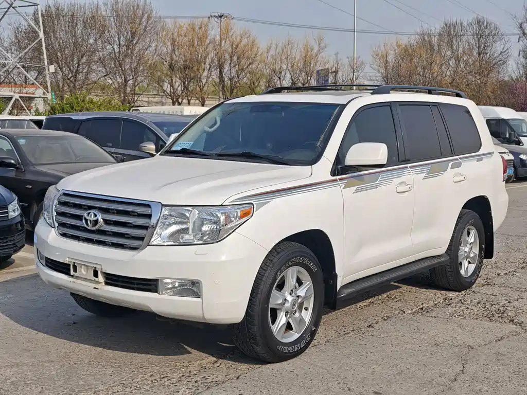 Toyota Land Cruiser 2011 — фото 1