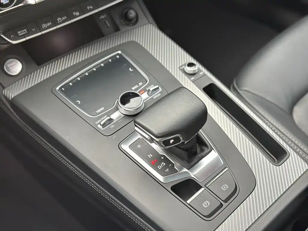 Audi Q5L 2021 — фото 25