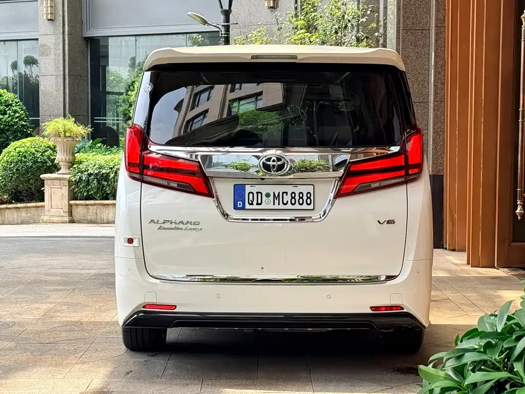 Toyota Alphard 2018 — фото 8