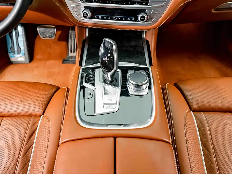 BMW 7 Series 2019 — фото 15