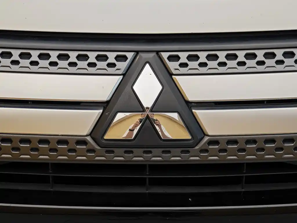 Mitsubishi Outlander 2019 — фото 3