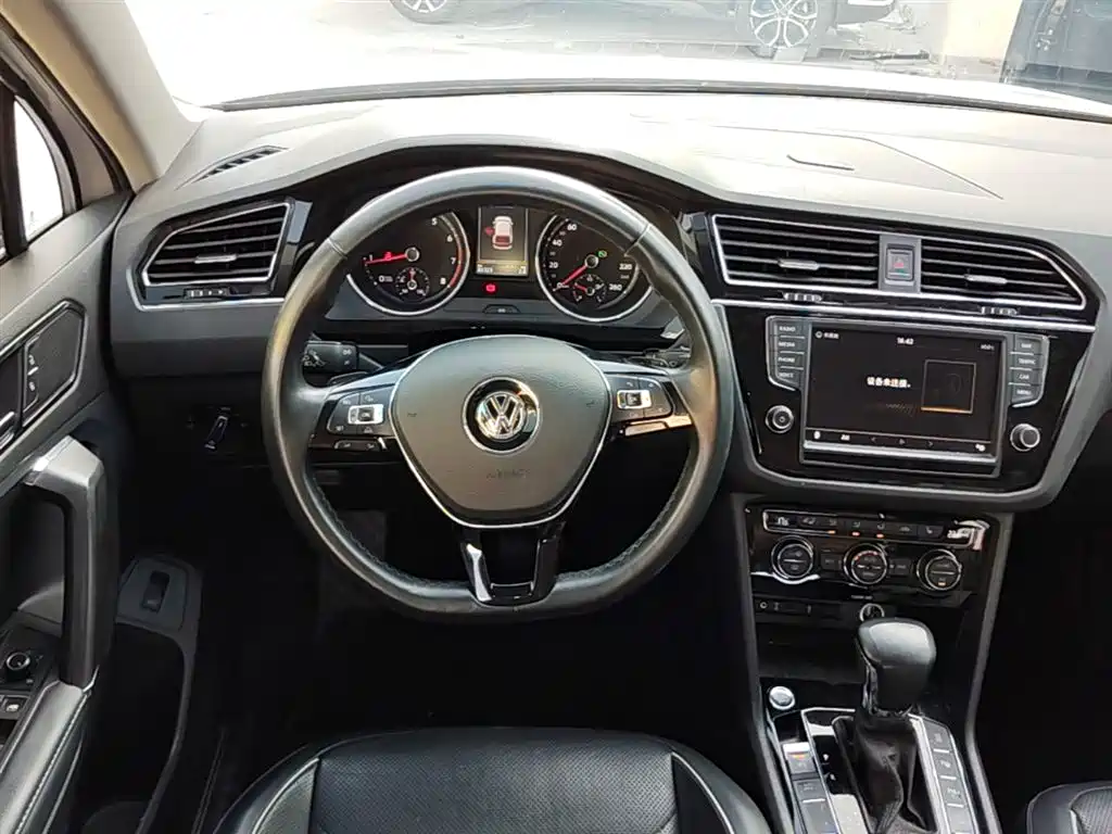 Volkswagen Tiguan L 2018 — фото 3