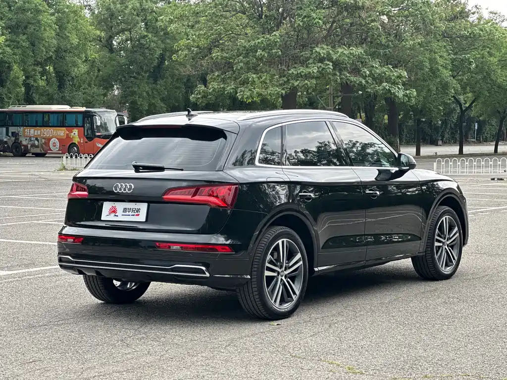 Audi Q5L 2021 — фото 10
