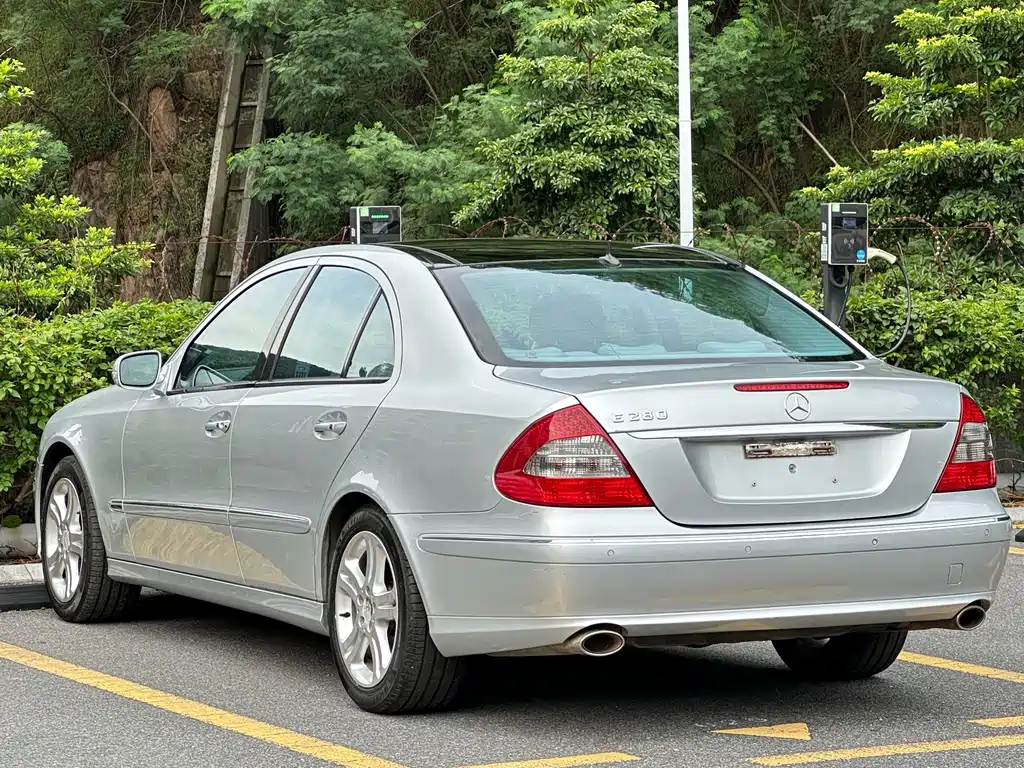 Mercedes-Benz E-Class 2008 — фото 17