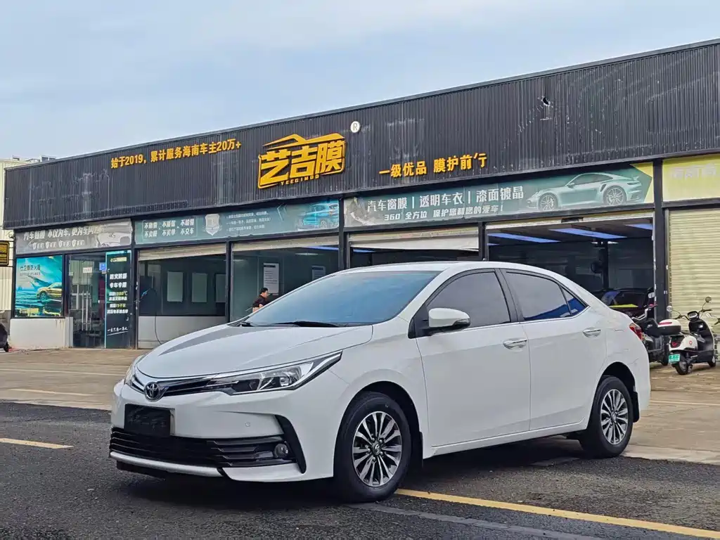 Toyota Corolla 2018 — фото 1