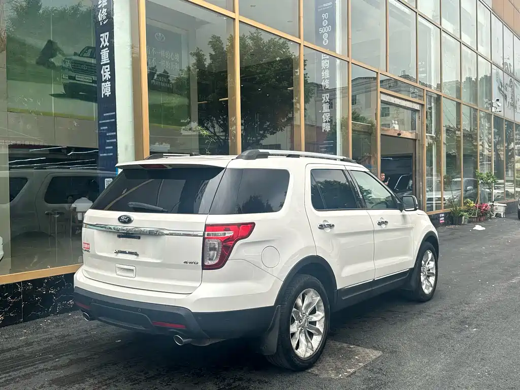 Ford Explorer 2015 — фото 20