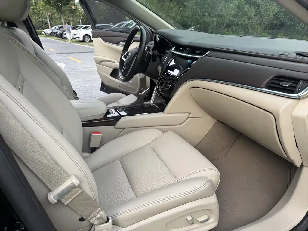 Cadillac XTS 2015 — фото 10