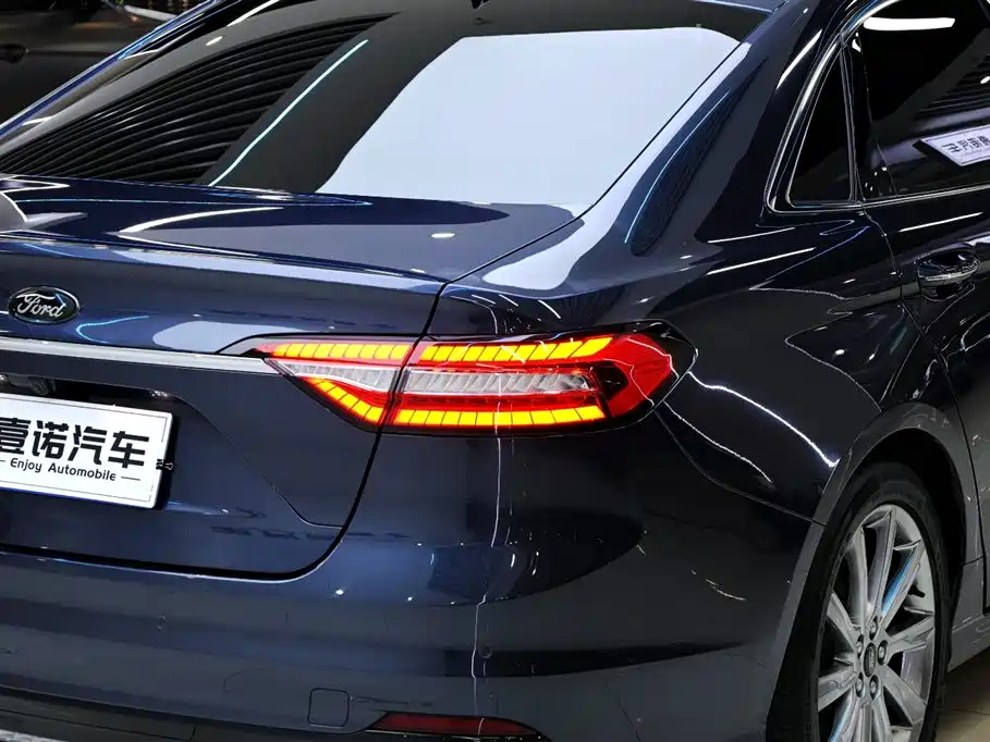 Ford Taurus 2022 — фото 15