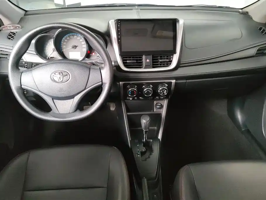 Toyota Yaris L 2018 — фото 12