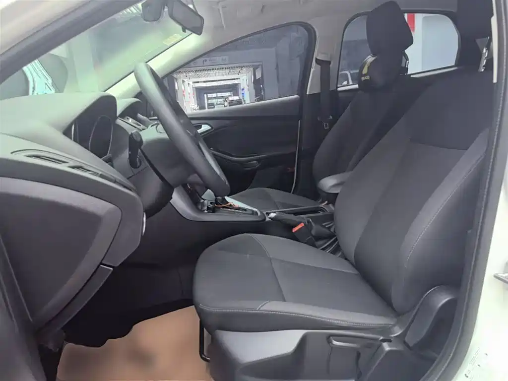 Ford Focus 2016 — фото 15