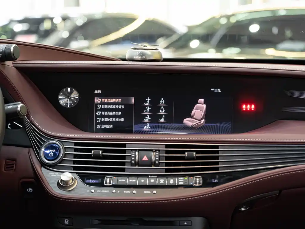 Lexus LS 2018 — фото 16